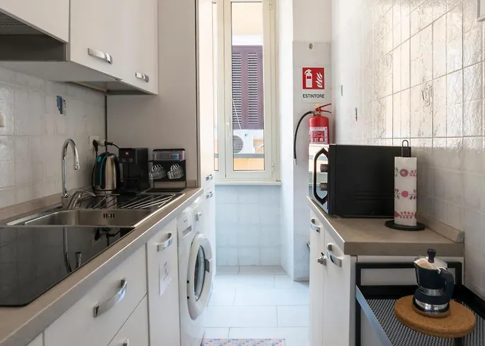 Half Palace, Relaxing In San Lorenzo Apartment Rom